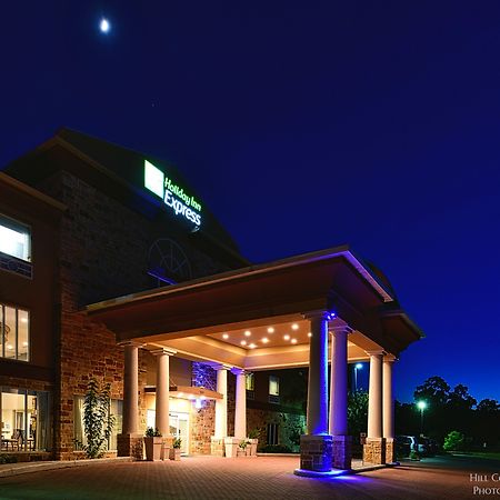 Holiday Inn Express & Suites Fredericksburg By Ihg Extérieur photo