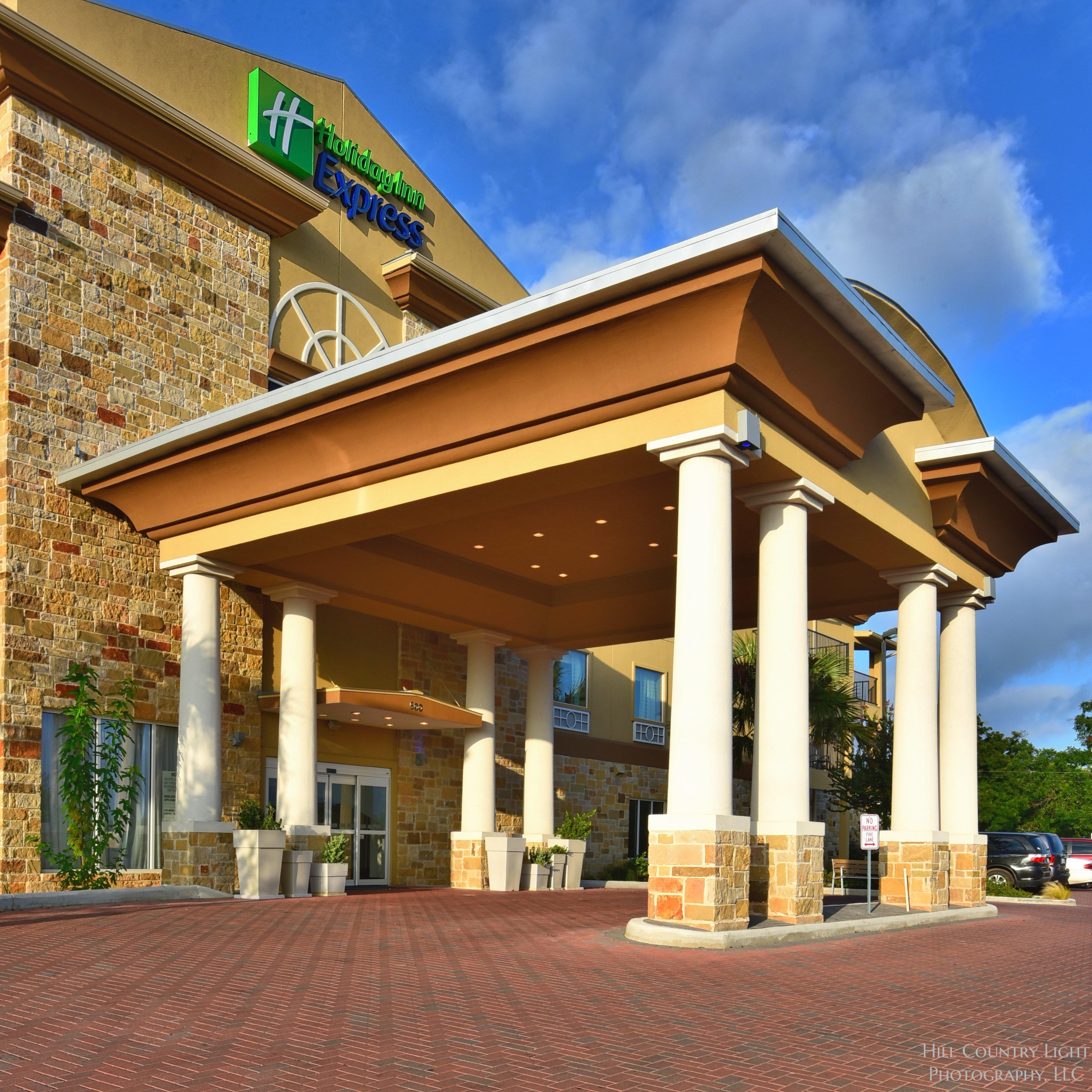 Holiday Inn Express & Suites Fredericksburg By Ihg Extérieur photo