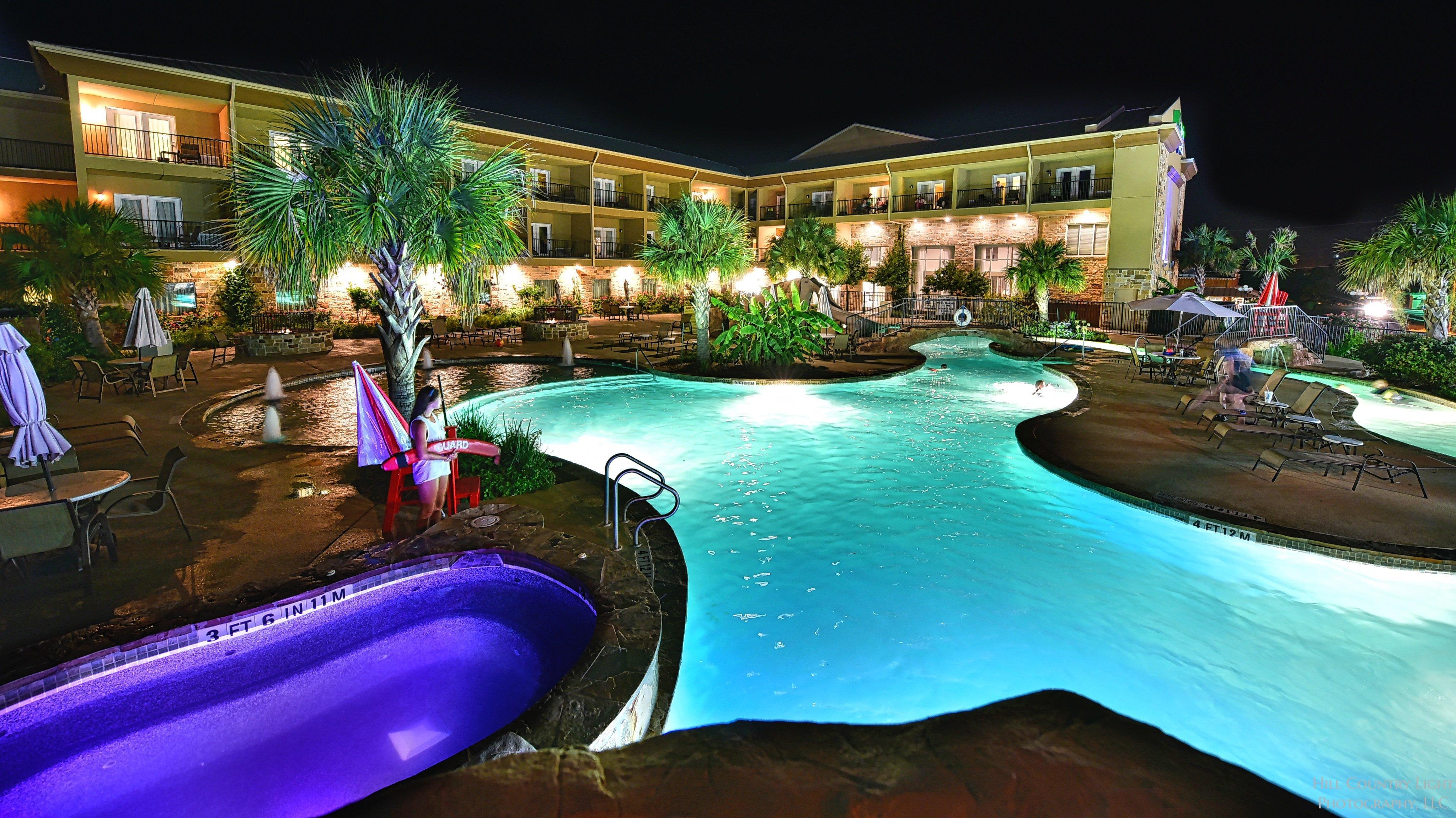 Holiday Inn Express & Suites Fredericksburg By Ihg Extérieur photo