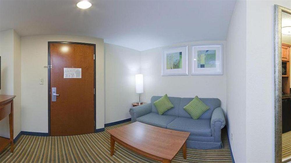 Holiday Inn Express & Suites Fredericksburg By Ihg Extérieur photo