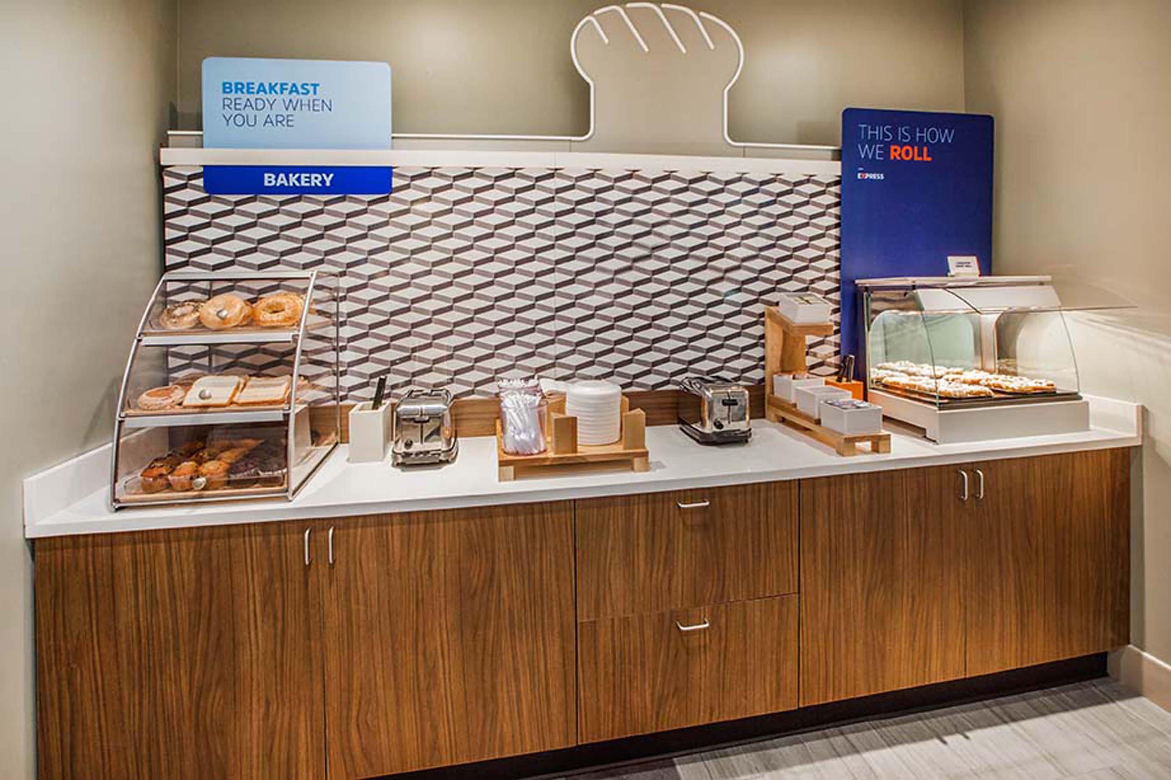 Holiday Inn Express & Suites Fredericksburg By Ihg Extérieur photo
