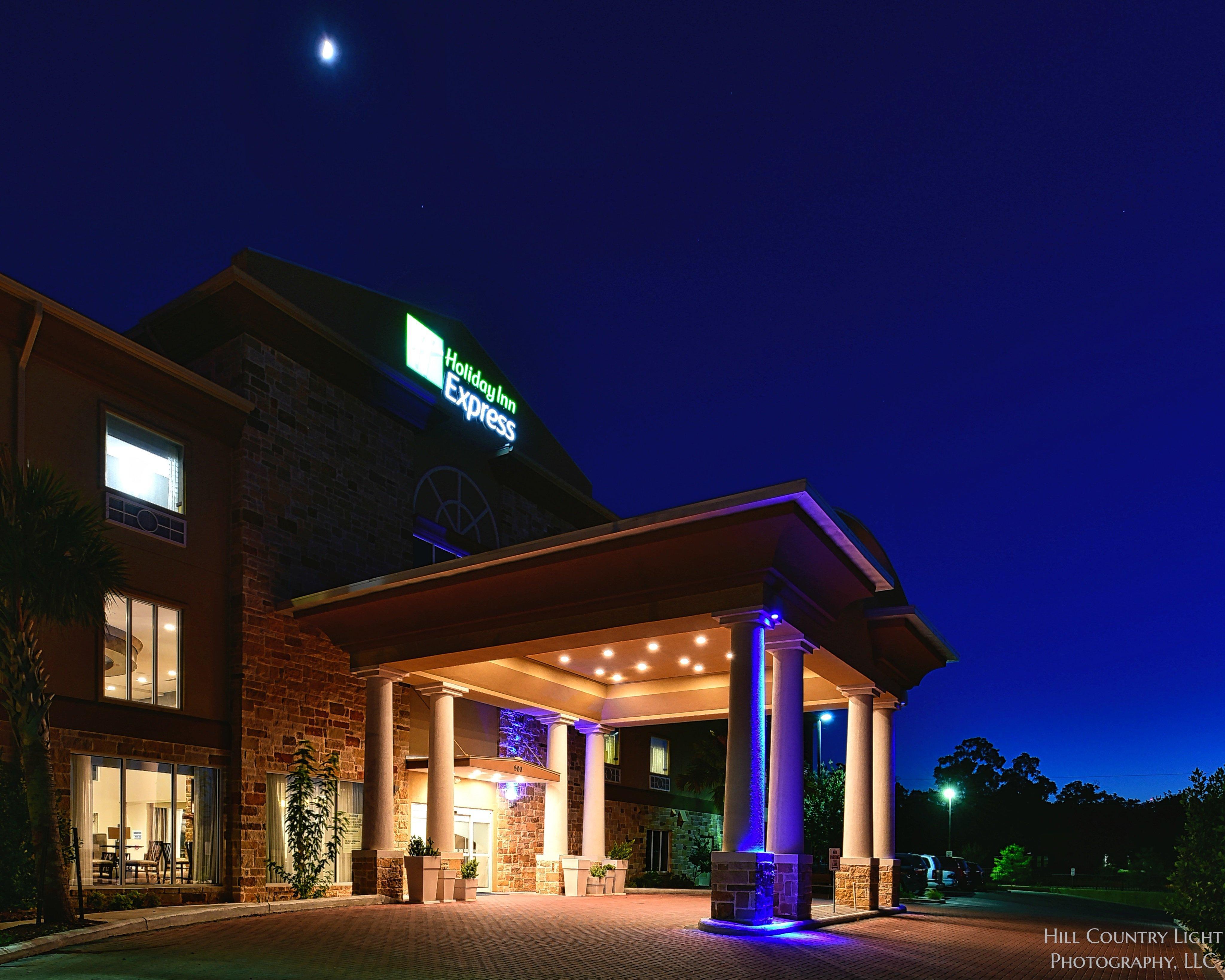 Holiday Inn Express & Suites Fredericksburg By Ihg Extérieur photo