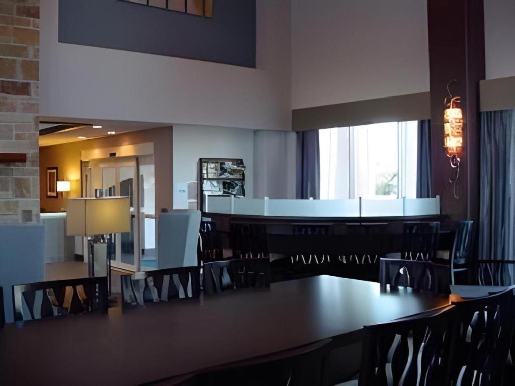 Holiday Inn Express & Suites Fredericksburg By Ihg Extérieur photo