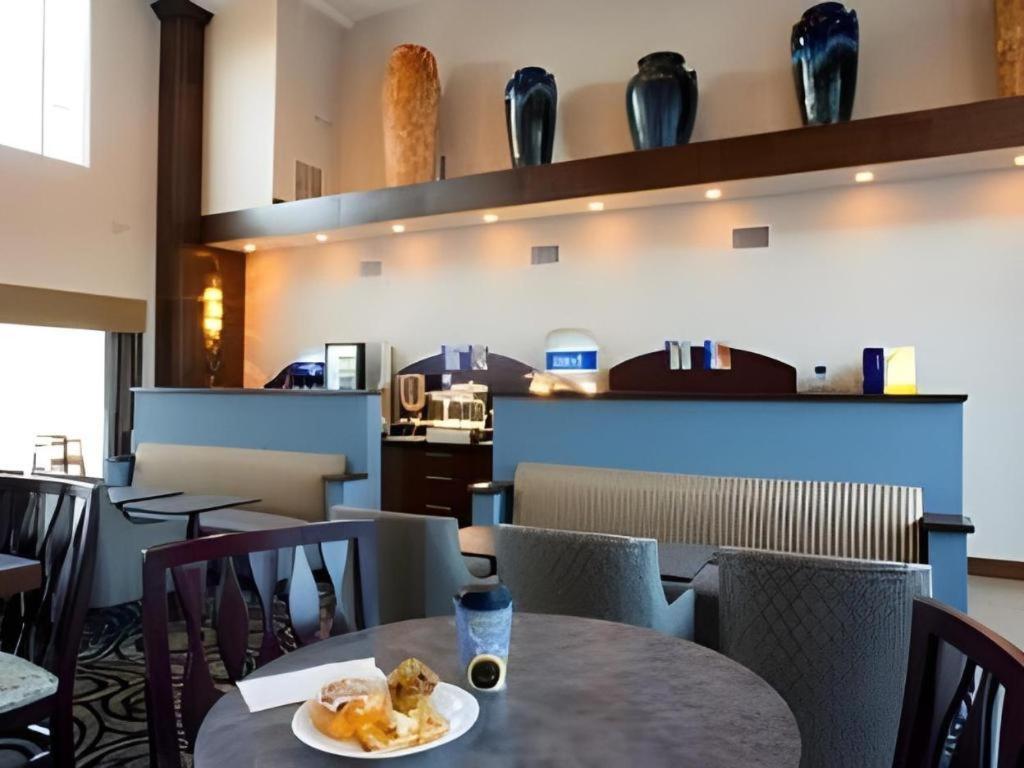 Holiday Inn Express & Suites Fredericksburg By Ihg Extérieur photo