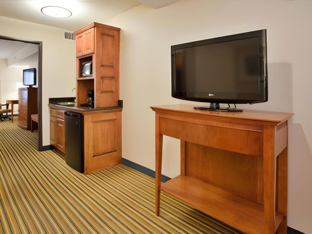 Holiday Inn Express & Suites Fredericksburg By Ihg Extérieur photo