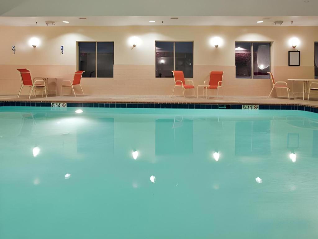 Holiday Inn Express & Suites Fredericksburg By Ihg Extérieur photo