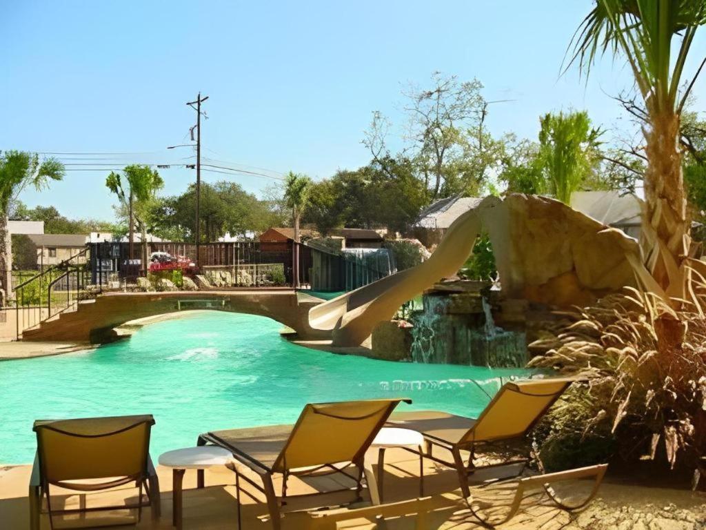 Holiday Inn Express & Suites Fredericksburg By Ihg Extérieur photo