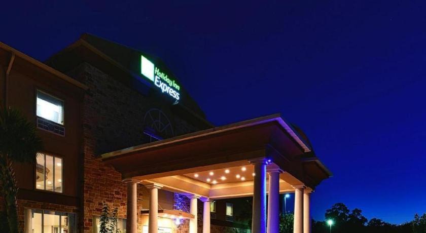 Holiday Inn Express & Suites Fredericksburg By Ihg Extérieur photo