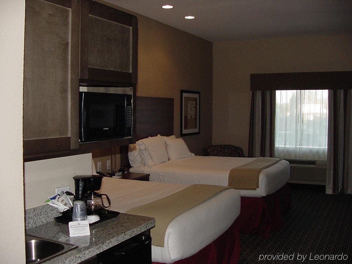 Holiday Inn Express & Suites Fredericksburg By Ihg Chambre photo