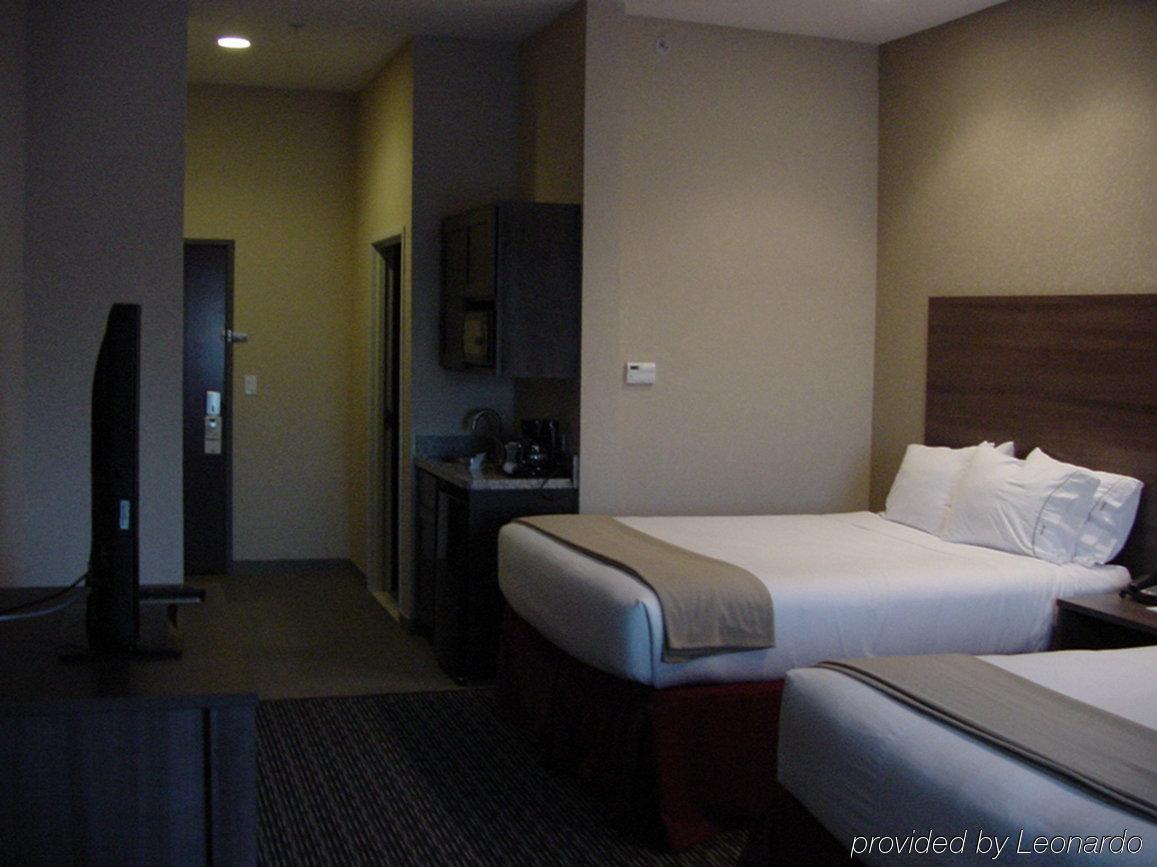 Holiday Inn Express & Suites Fredericksburg By Ihg Chambre photo
