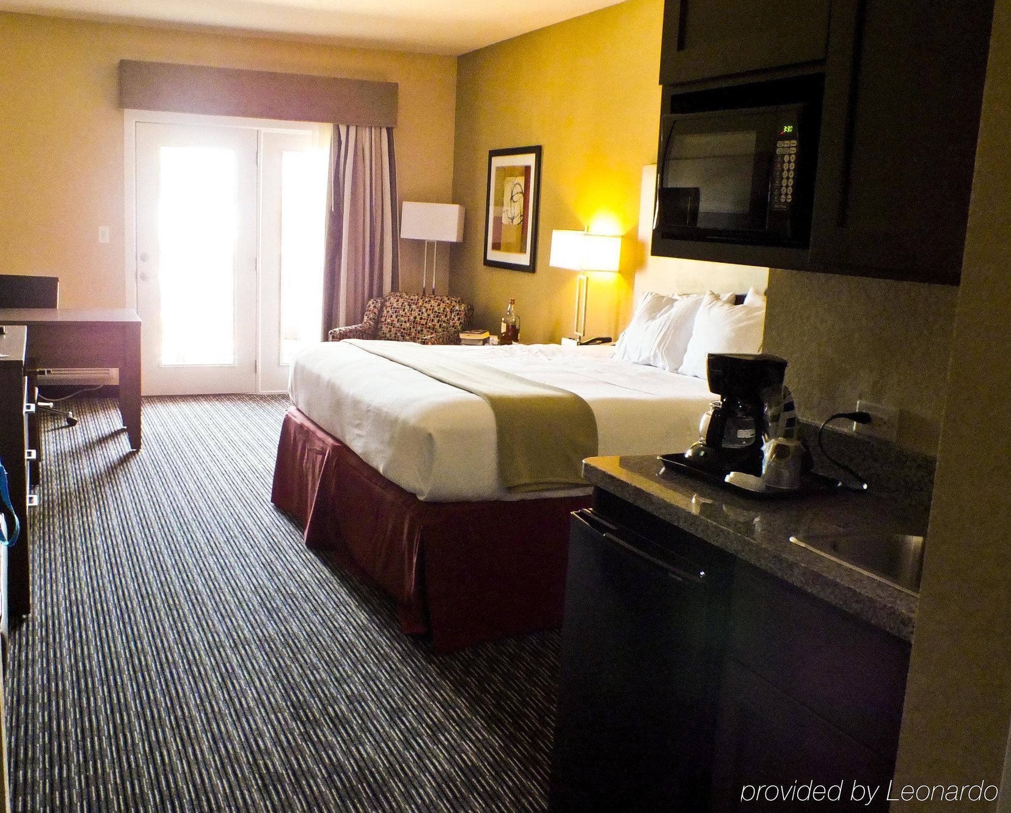 Holiday Inn Express & Suites Fredericksburg By Ihg Chambre photo