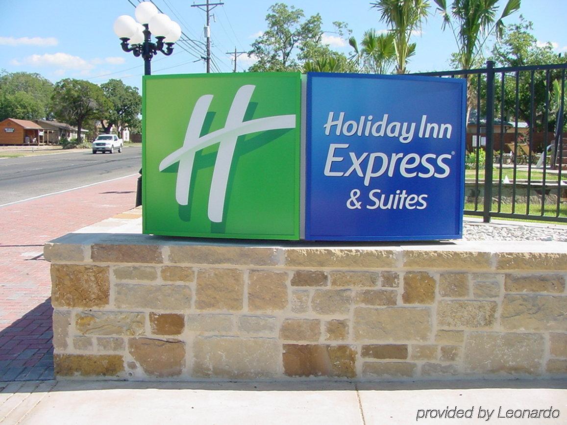 Holiday Inn Express & Suites Fredericksburg By Ihg Extérieur photo